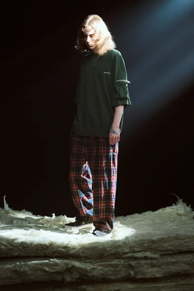 Look 29